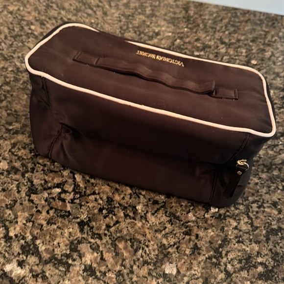 Victoria’s Secret lingerie travel bag - Picture 4 of 13